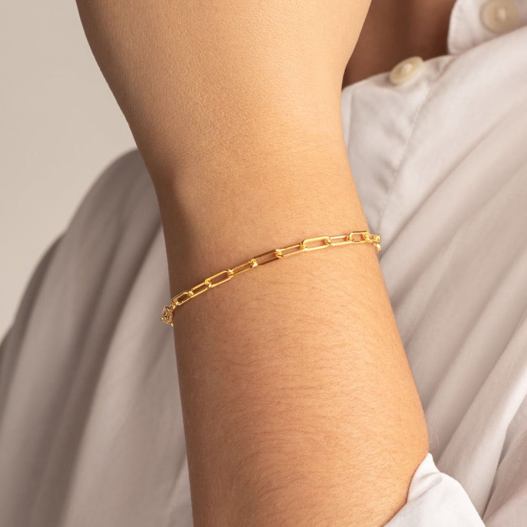 Medley Bangle/Bracelet Paperclip Chain Bracelet in Gold
