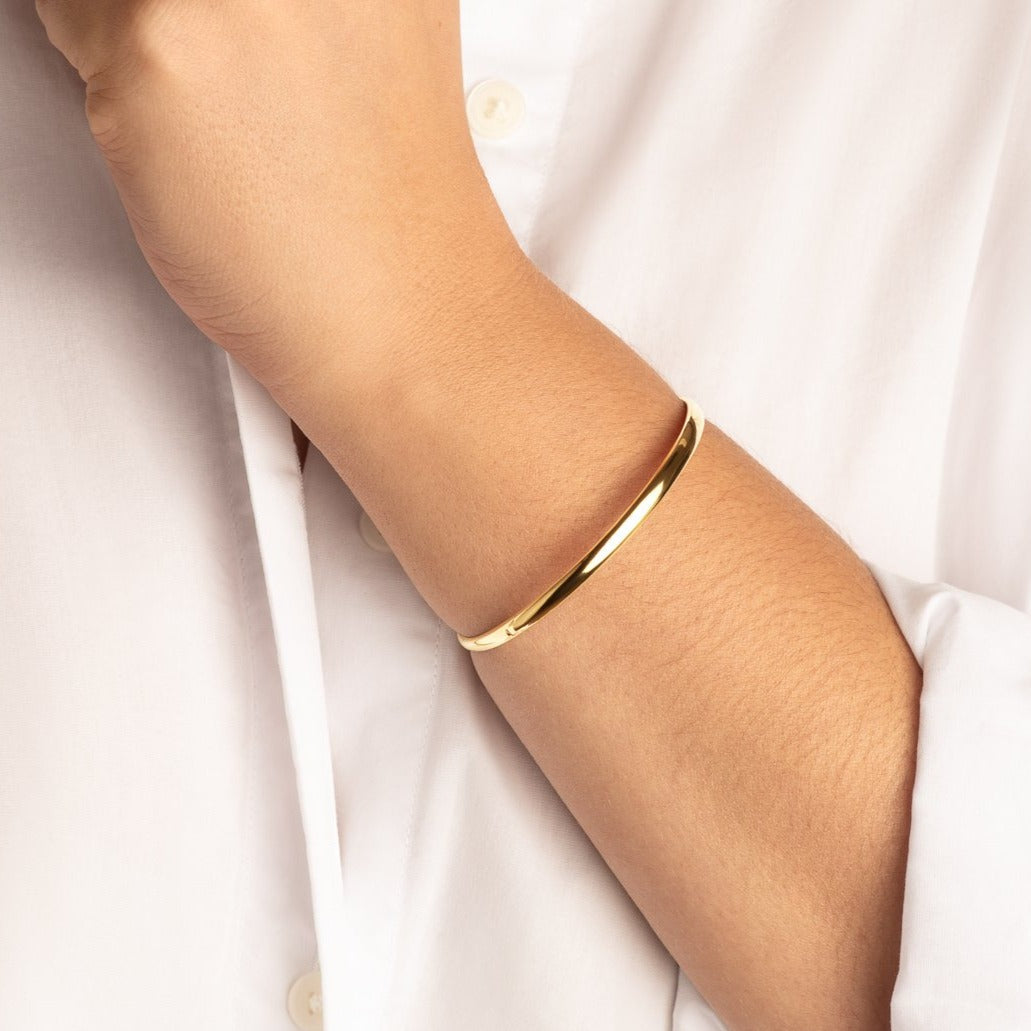 Medley Bangle/Bracelet Polished Plain Bangle in Gold