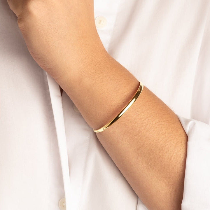 Medley Bangle/Bracelet Polished Plain Bangle in Gold