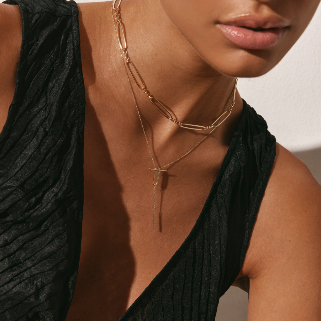 What is a Lariat Necklace, and How Do You Wear One?