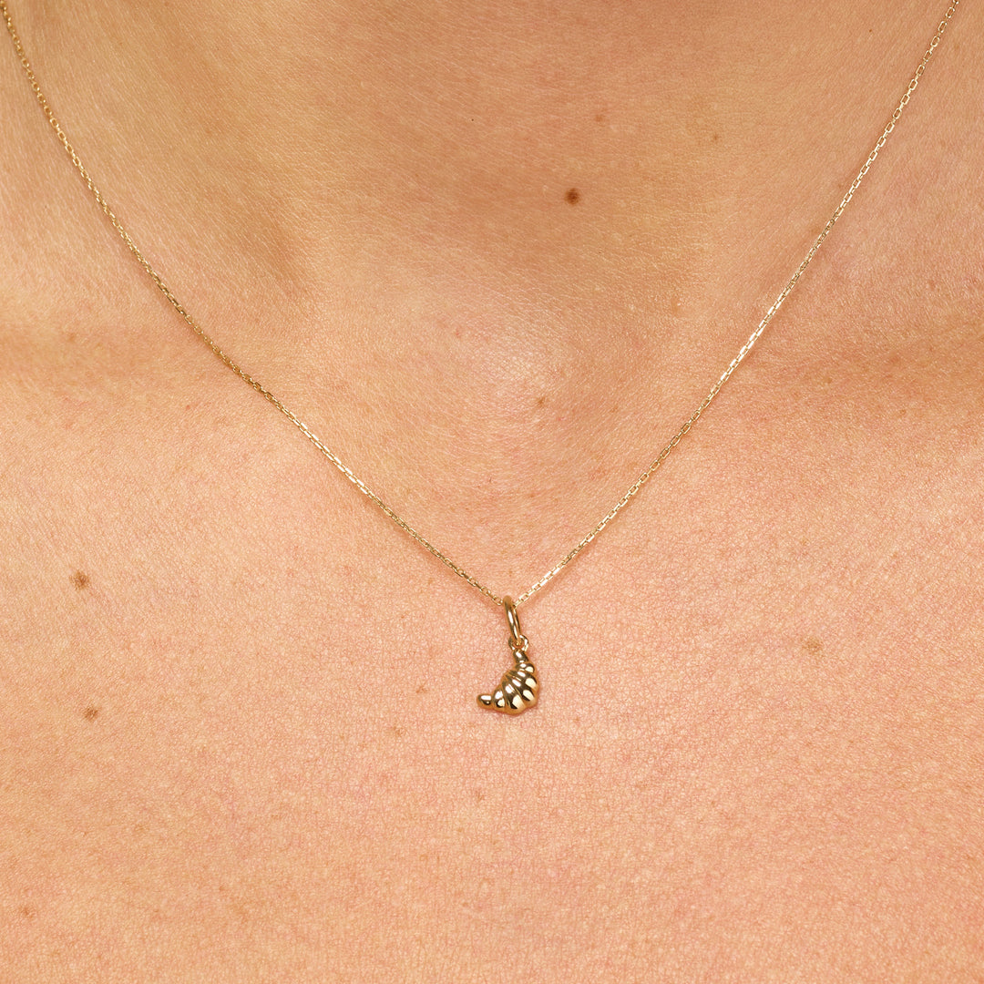 Croissant Pendant Necklace in 10k Gold