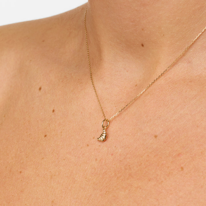 Croissant Pendant Necklace in 10k Gold