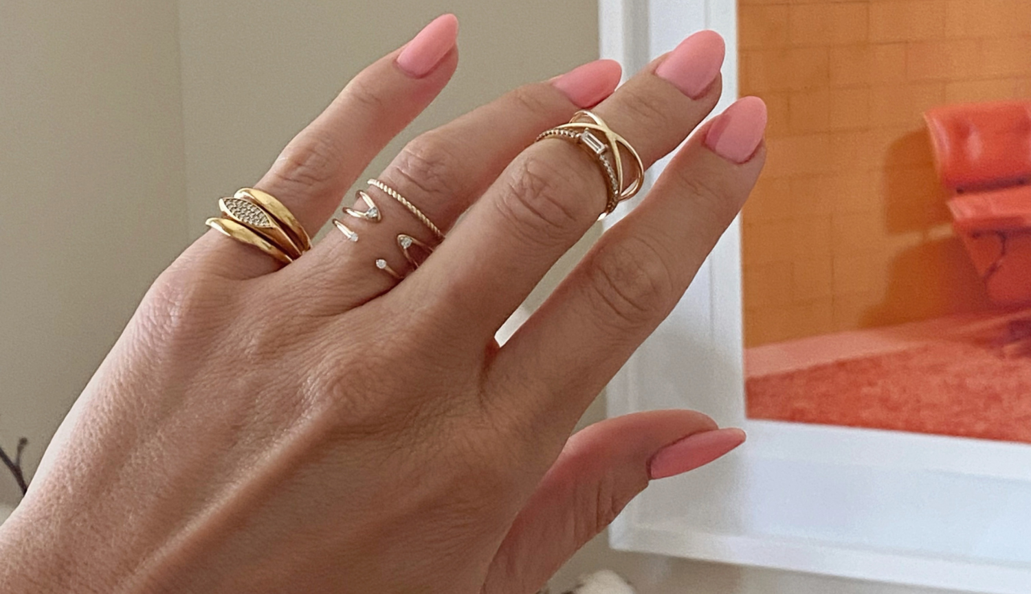 How should a 2025 ring fit your finger