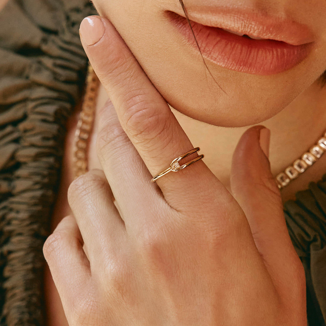 White Topaz Link Loop Ring in Gold