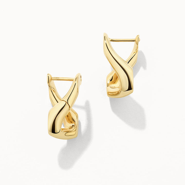 Medley Earrings Curb Chain Link Hoop Earrings in Gold