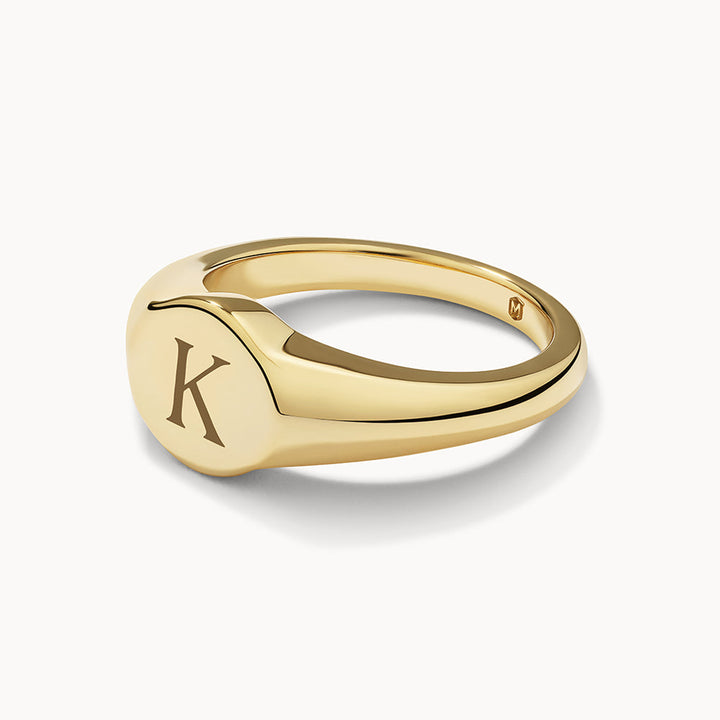 Engravable Circle Signet Pinky Ring in Gold