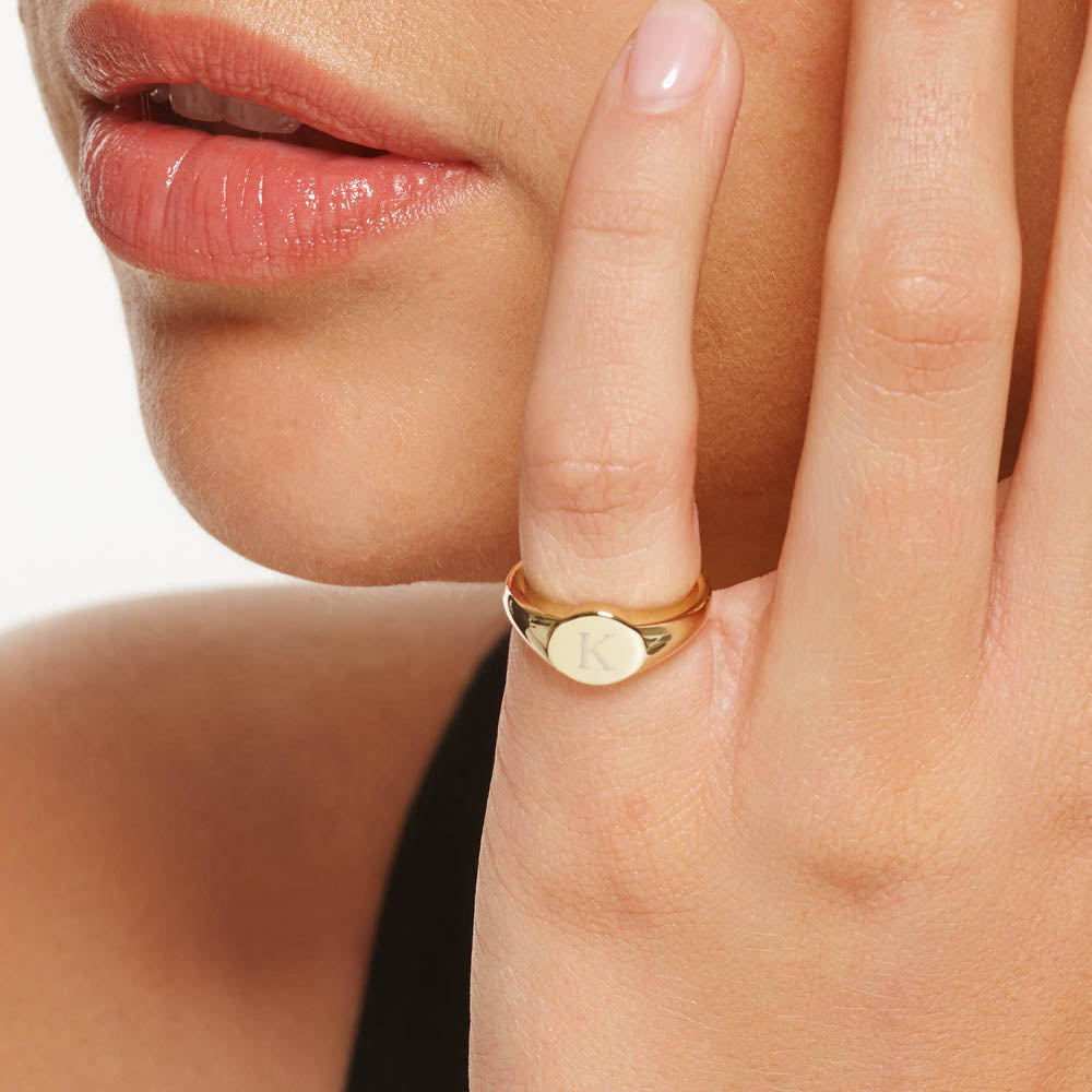 Engravable Circle Signet Pinky Ring in Gold