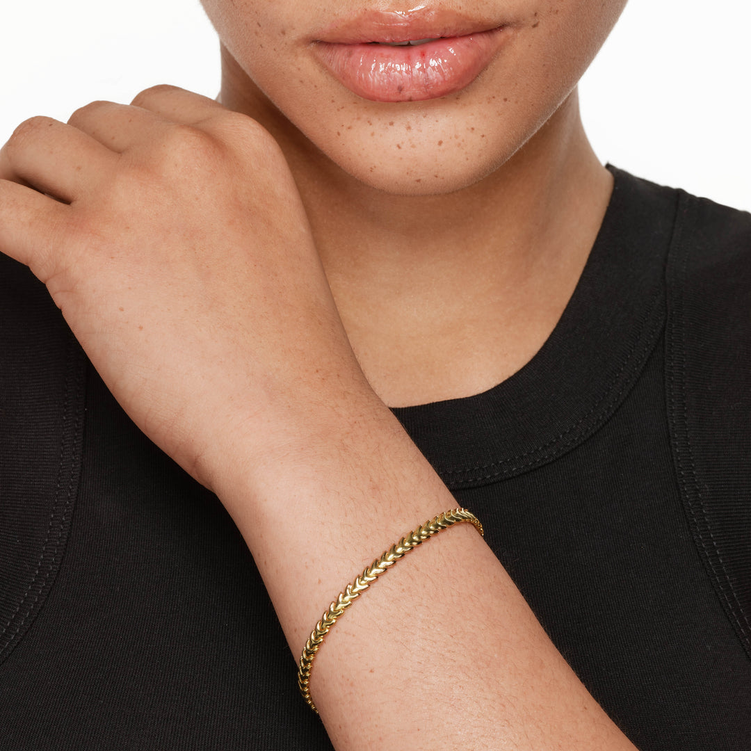 Medley Bangle/Bracelet Fishtail Chain Bracelet in Gold