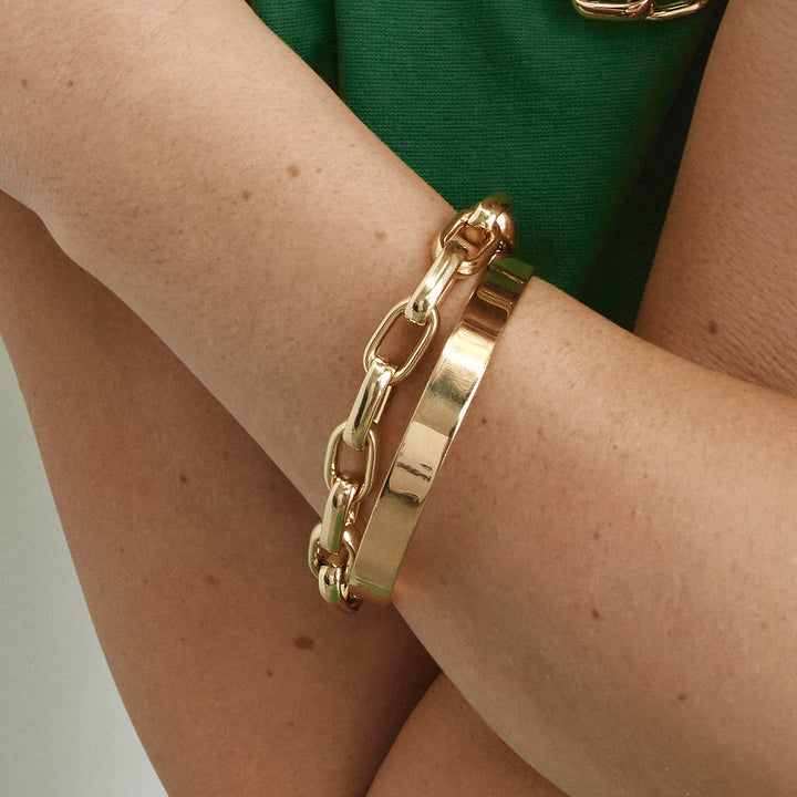 Medley Bangle/Bracelet Maxi Paperclip Chain Bracelet in Gold