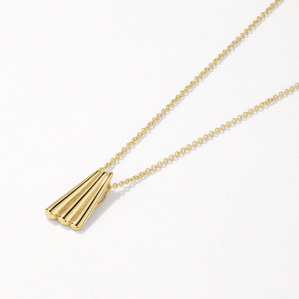 Medley Necklace Ribbed Fan Pendant Necklace in Gold