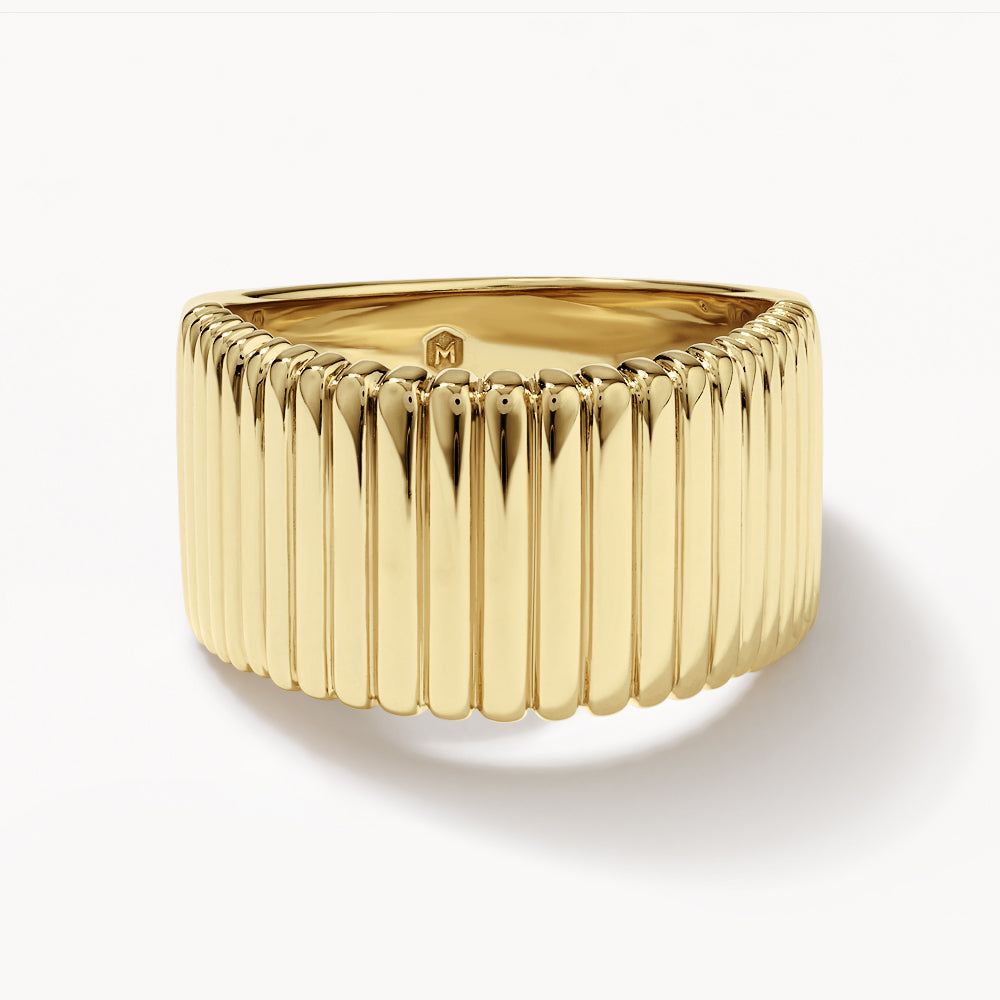 Medley Ring Ribbed Tapered Barrel Ring in Gold