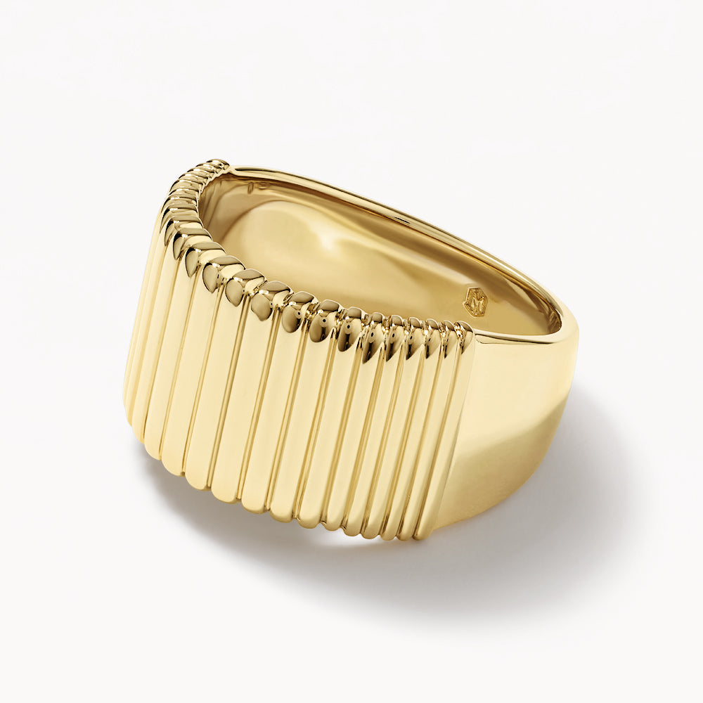 Medley Ring Ribbed Tapered Barrel Ring in Gold