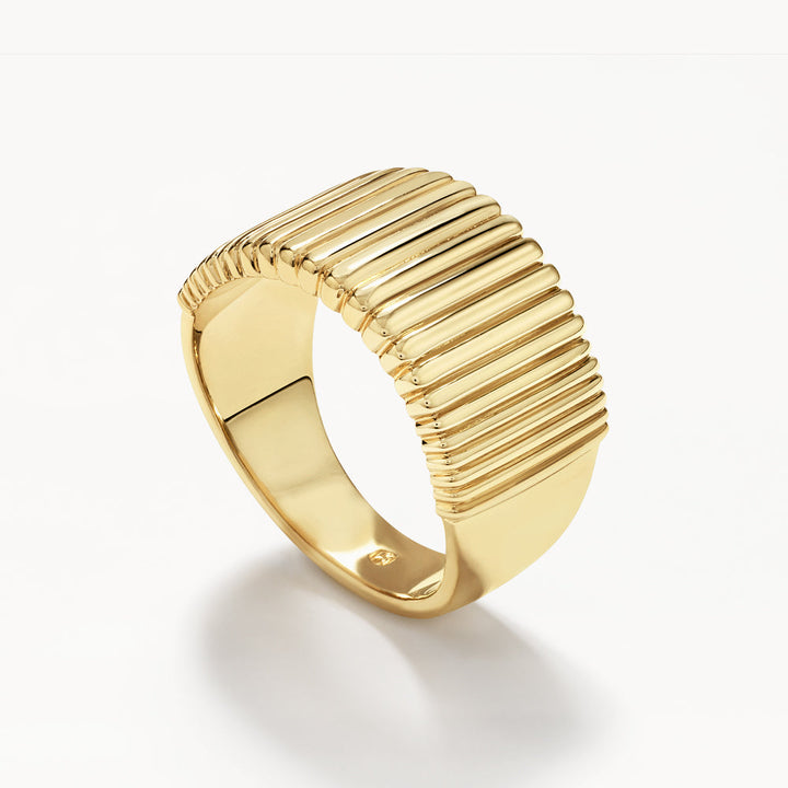 Medley Ring Ribbed Tapered Barrel Ring in Gold