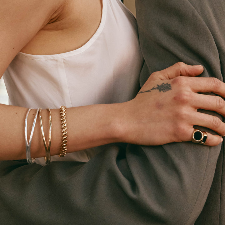 Medley Ring Round Black Onyx Unisex Pinky Ring in Gold