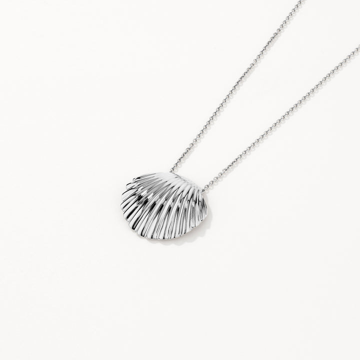 Medley Pendant Shell Pendant Necklace in Silver