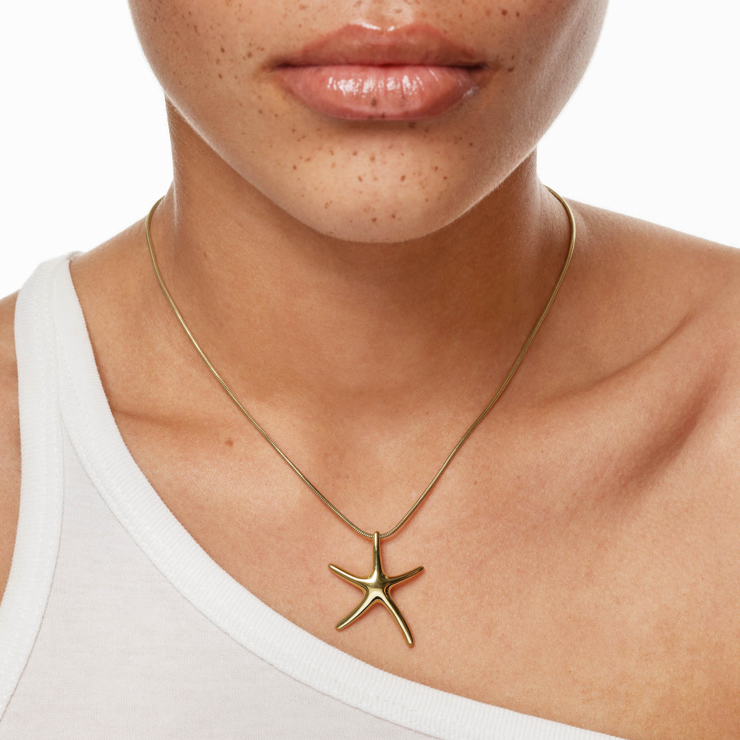 Medley Sets Starfish Pendant Necklace in Gold